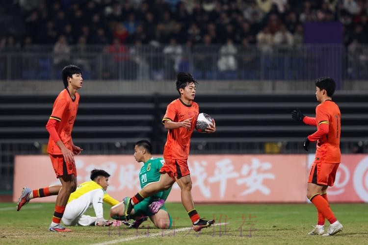 赵松源独进六球 中国队12比0战胜文莱队